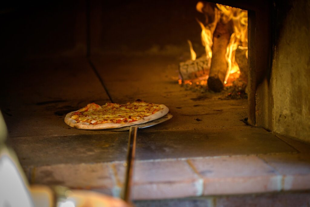 Pizza im Club-Haus. Foto Rosewood Castiglion del Bosco