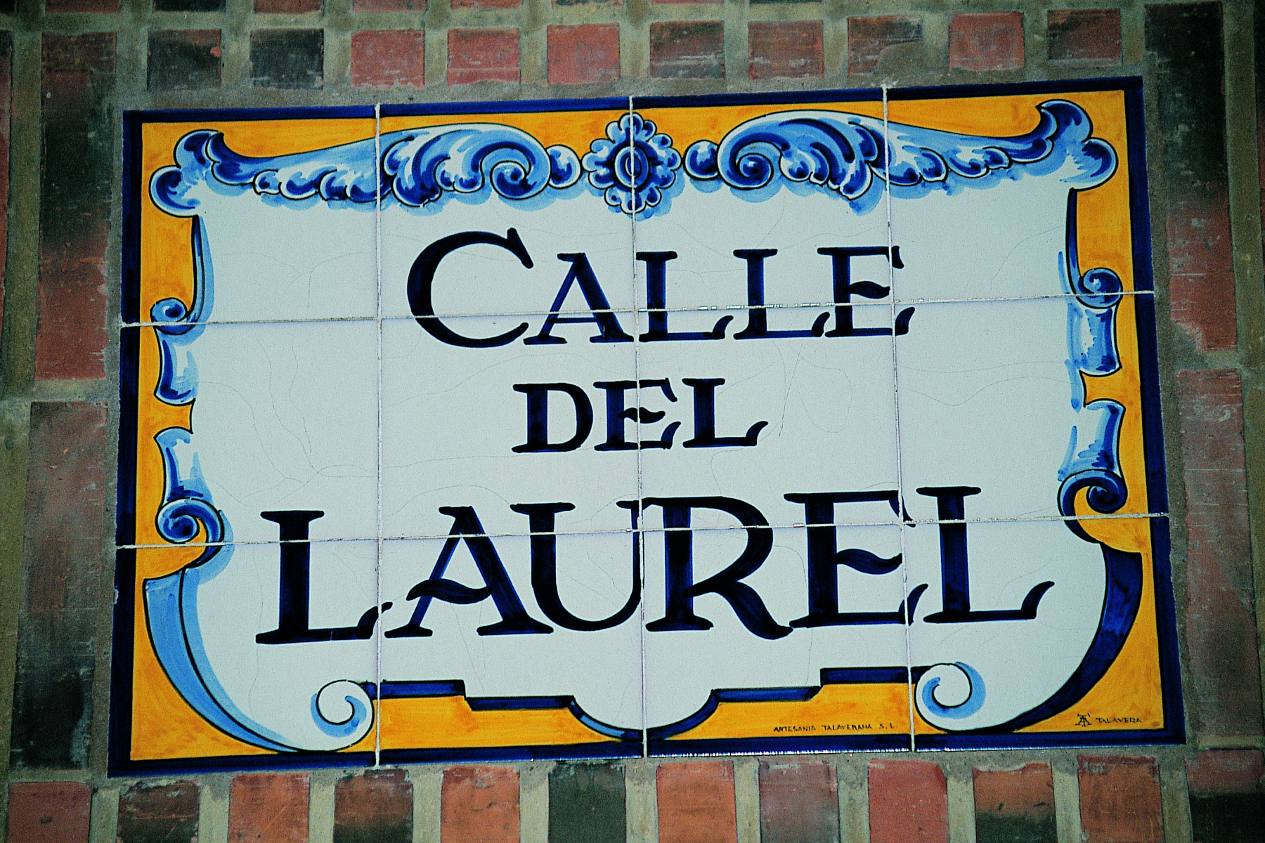 CALLE-LAUREL
